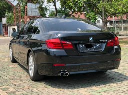 BMW 5 Series 528i 2013 Hitam 4