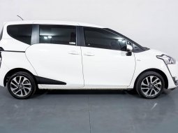 Toyota Sienta V MT 2017 4