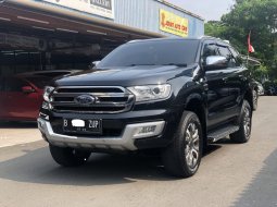 Ford Everest Titanium Plus 2015 Hitam 3