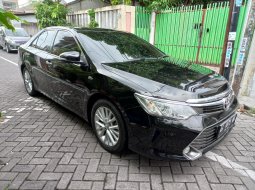 Toyota Camry 2.5 V 2015 Sedan hitam 9