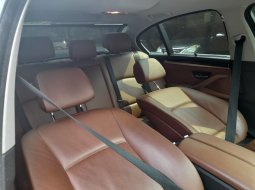 BMW 5 Series 528i 2013 Sedan 9