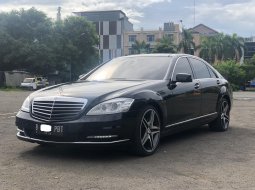 Mercedes-Benz S-Class S 350 2010 Hitam 3