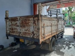 Jawa Timur, jual mobil Isuzu Elf 2011 dengan harga terjangkau 2