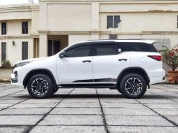 Mobil Toyota Fortuner 2022 VRZ dijual, DKI Jakarta 16