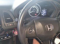 Honda HR-V 1.5L E CVT Special Edition 2019 Hitam 5