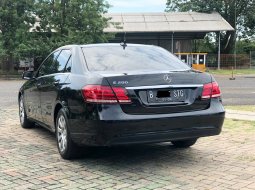 Mercedes-Benz E-Class E 200 2016 Hitam 3