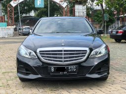 Mercedes-Benz E-Class E 200 2016 Hitam 5