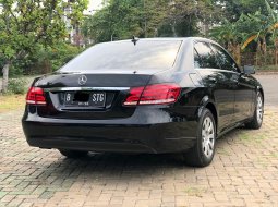 Mercedes-Benz E-Class E 200 2016 Hitam 4