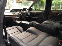 Mercedes-Benz E-Class E 200 2016 Hitam 6