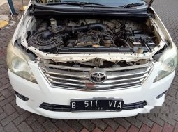 Mobil Toyota Kijang Innova 2012 V terbaik di DKI Jakarta 3
