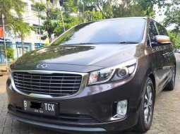 Kia Grand Sedona Ultimate 2017 Coklat 2