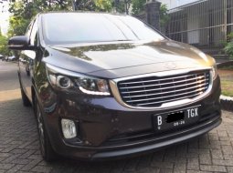 Kia Grand Sedona Ultimate 2017 Coklat 3