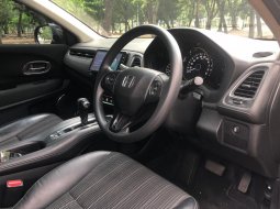 Honda HR-V 1.5L E CVT 2017 Hitam 9