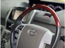 Jawa Tengah, Toyota NAV1 Luxury V 2013 kondisi terawat 1