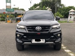 Toyota Fortuner VRZ  TRD AT 2017 Hitam 1