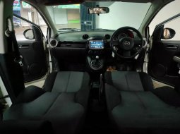 Mobil Mazda 2 2011 Sedan terbaik di Jawa Barat 6