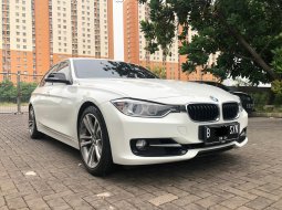 BMW 3 Series 328i 2014 Putih 2