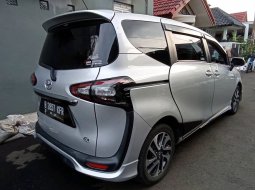 Toyota Sienta Q AT 2017 1