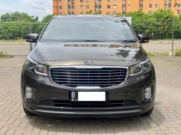 Kia Grand Sedona Ultimate 2017 Coklat 1