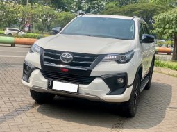 Toyota Fortuner VRZ TRD AT 2019 Putih 2