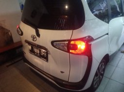 Toyota Sienta V CVT 2021 3