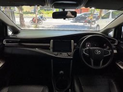 Mobil Toyota Kijang Innova 2019 V terbaik di Jawa Timur 4