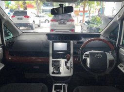 Mobil Toyota NAV1 2014 V Limited Luxury dijual, Jawa Timur 5