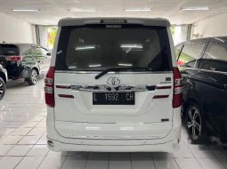 Mobil Toyota NAV1 2014 V Limited Luxury dijual, Jawa Timur 2