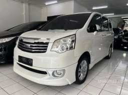 Mobil Toyota NAV1 2014 V Limited Luxury dijual, Jawa Timur 1