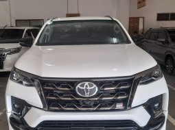 Toyota Fortuner New  4x2 2.8 GR Sport A/T DSL 3