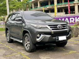 Toyota Fortuner 2.4 VRZ AT 2017 Abu-abu 3
