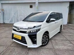 DKI Jakarta, Toyota Voxy 2019 kondisi terawat 5