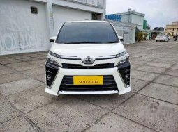 DKI Jakarta, Toyota Voxy 2019 kondisi terawat 9