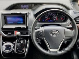 Jual cepat Toyota Voxy 2018 di Banten 8