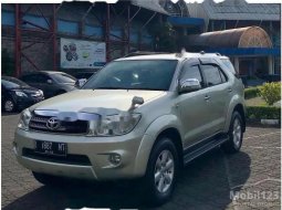 Mobil Toyota Fortuner 2010 G dijual, Jawa Barat 3