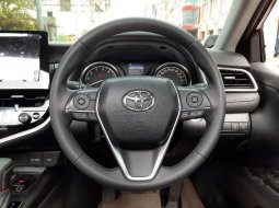 Mobil Toyota Camry 2022 V terbaik di DKI Jakarta