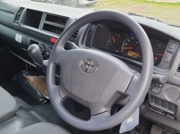PROMO All New Toyota Hiace Commuter 2022 Jabodetabek 8