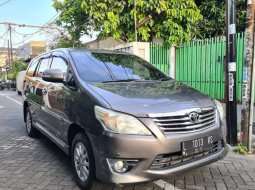 Toyota Kijang Innova V A/T Gasoline 2012 Abu-abu 5