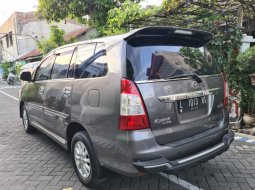 Toyota Kijang Innova V A/T Gasoline 2012 Abu-abu 6