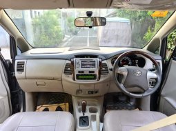 Toyota Kijang Innova V A/T Gasoline 2012 Abu-abu 8