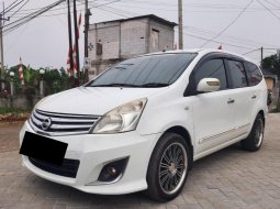 Nissan Grand Livina XV 2011 2