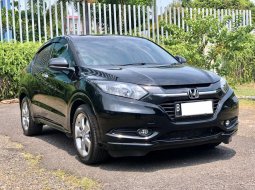 Honda HR-V 1.5L E CVT 2017 Hitam 2