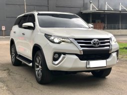 Toyota Fortuner 2.4 VRZ AT 2017 Putih 2