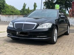 Mercedes-Benz S-Class 300  2011 Hitam 1