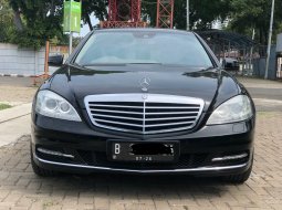 Mercedes-Benz S-Class 300  2011 Hitam 3