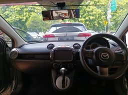 Mazda 2 V 2012 Hatchback AT Silver Penawaran terbaik 4