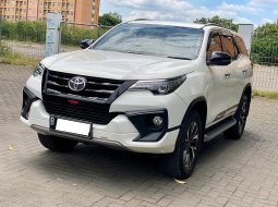 PROMO DISKON TDP - Toyota Fortuner 2.4 TRD AT 2019 Putih 1