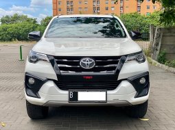 PROMO DISKON TDP - Toyota Fortuner 2.4 TRD AT 2019 Putih 2