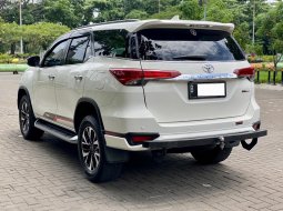 PROMO DISKON TDP - Toyota Fortuner 2.4 TRD AT 2019 Putih 4