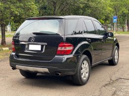 Mercedes-Benz M-Class ML 350 2006 Hitam 4